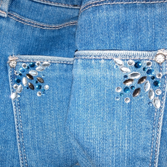 White House Black Market Distressed Jeweled Girlfriend Jeans Size 8 - Picture 13 of 15